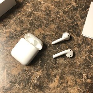 Apple AirPods First Generation - Used